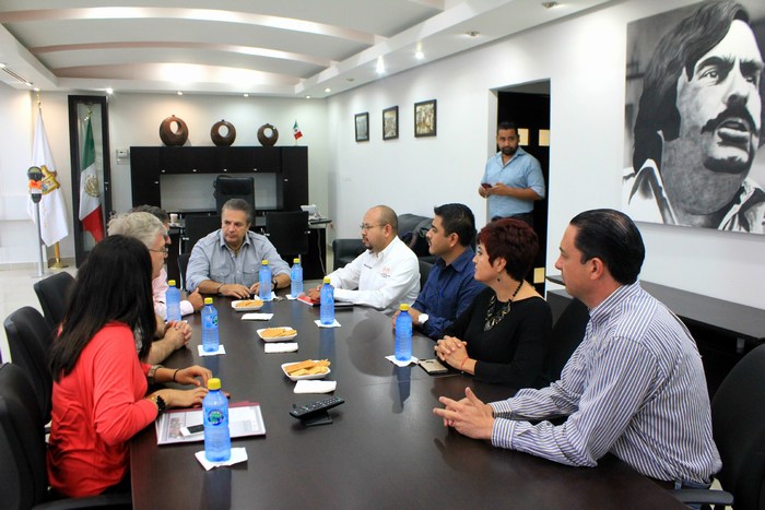 Acuña: Sostiene Alcalde Lenin Pérez reunión con director de inclusión de la CDHEC.