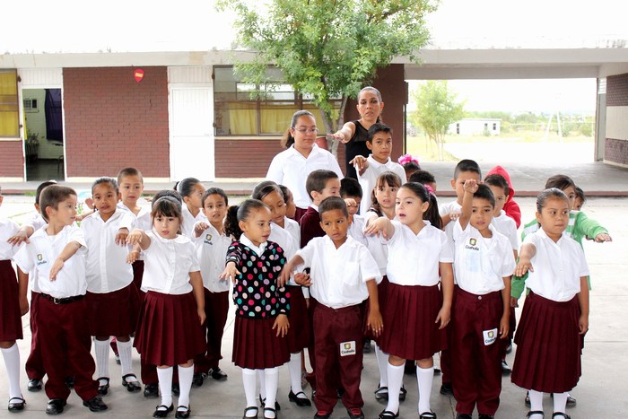 Sabinas: “Alcalde en tu Escuela” visita primaria y jardín de niños en Agujita
