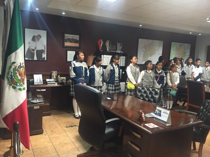 Saltillo: Visitan estudiantes de secundaria la Presidencia Municipal