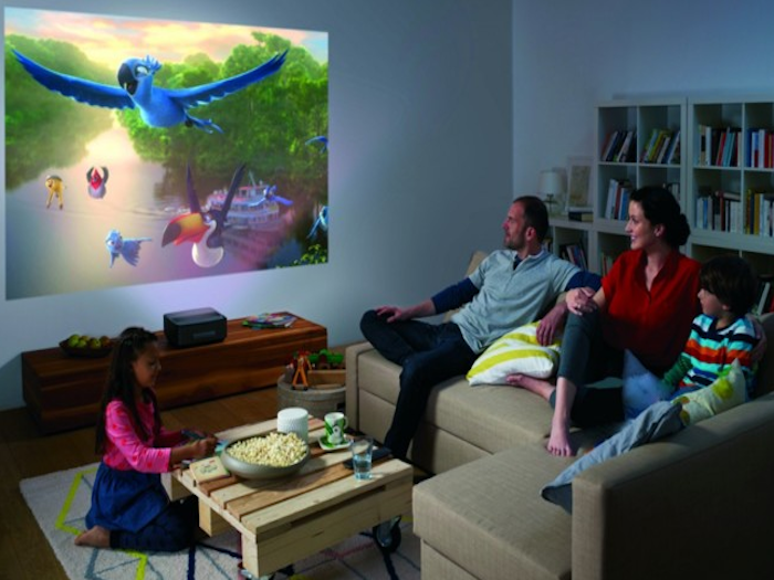 EL Philips Screeneo HDP1690TV demuestra el potencial de los proyectores de tiro corto.