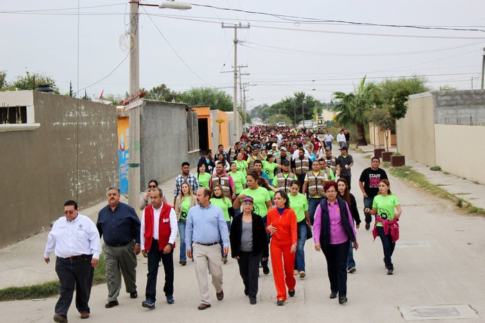 Sabinas: Realizan Caminata por el “Día Mundial contra la Obesidad”
