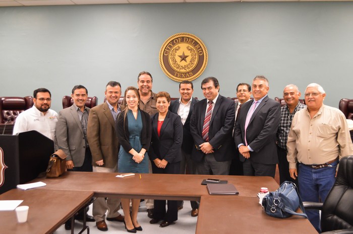 Se reúnen funcionarios Acuña y Del Rio con Secretario del Estado de Texas.