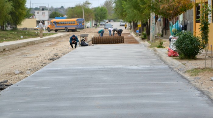 Con inversión de 20 millones continúa programa de pavimentación en Acuña.