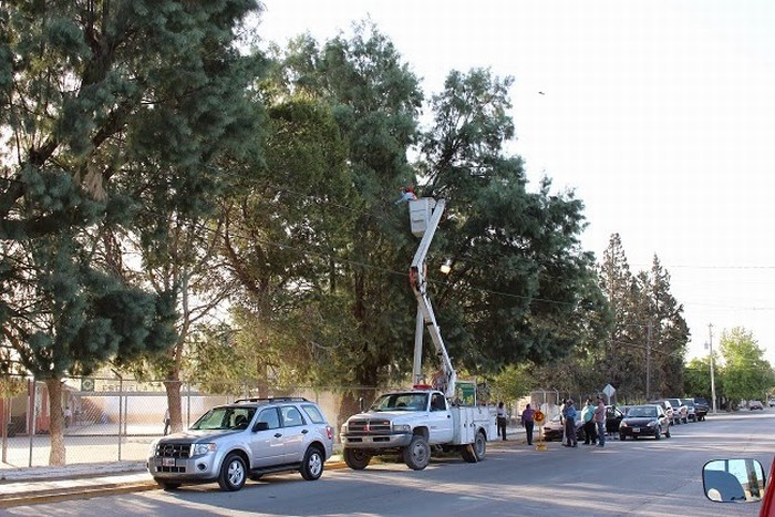 Sabinas: Ecología aplica barrido en la Club de Leones y continúa con “Escuelas Limpias”