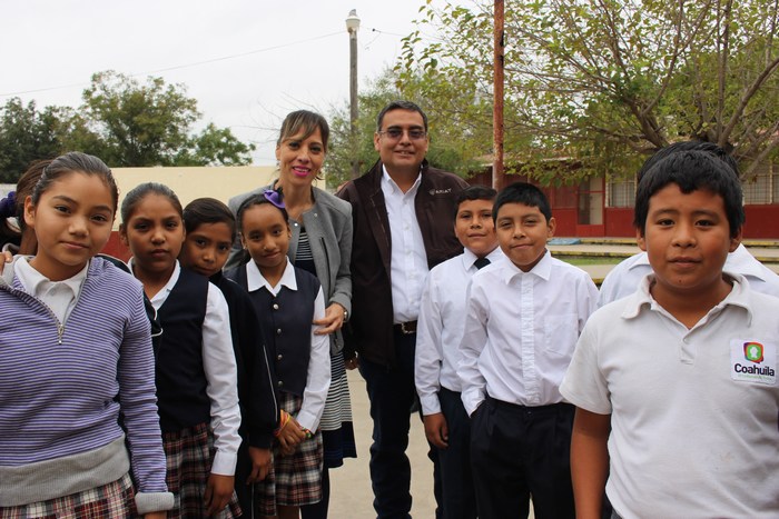Sabinas: Continúan beneficios con  "Alcalde en tu Escuela"