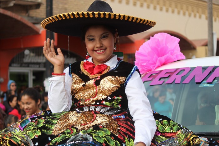 Gran desfile revolucionario en Sabinas