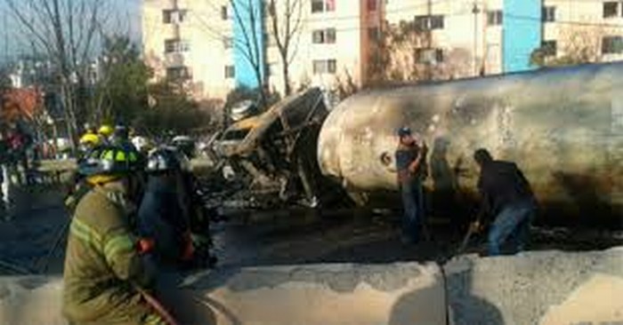 Explosión de pipa en Tlalnepantla deja 19 heridos y 1 muerto
