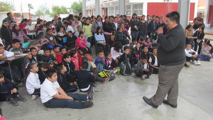 Lleva DIF Acuña pláticas de prevención a escuelas.