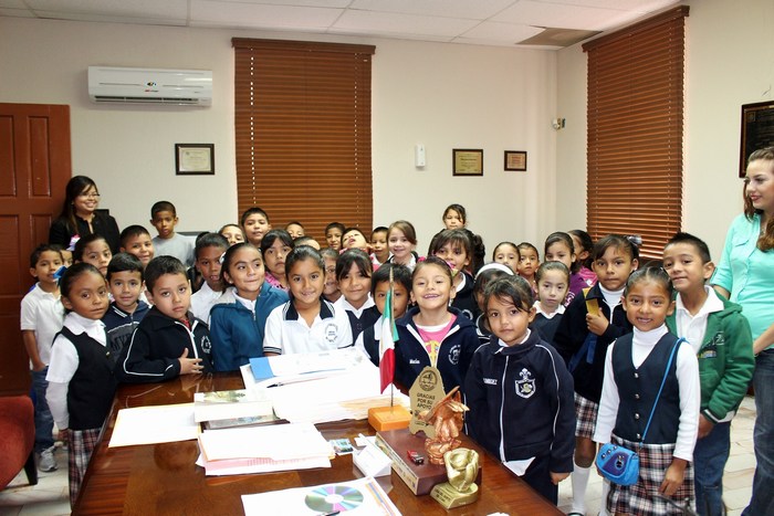 Sabinas: La escuela “Niños Héroes de Chapultepec” visito la Presidencia Municipal