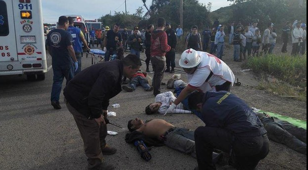 Al menos cuatro muertos y 22 heridos en accidente en Mazatlán