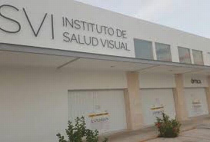 Cierran una clínica en Cancún por dejar a 27 ancianos ciegos