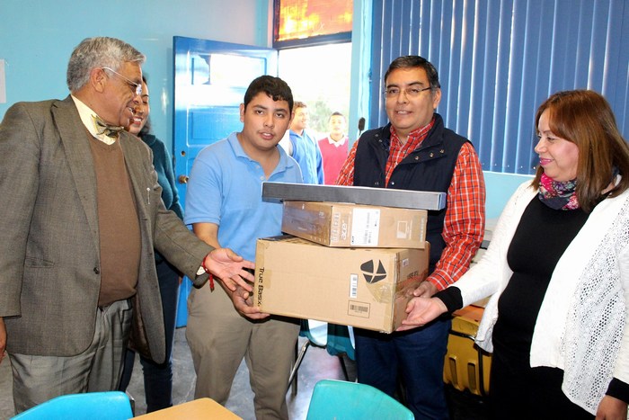 Sabinas: Instituciones educativas se siguen beneficiando con programa de Ganadería