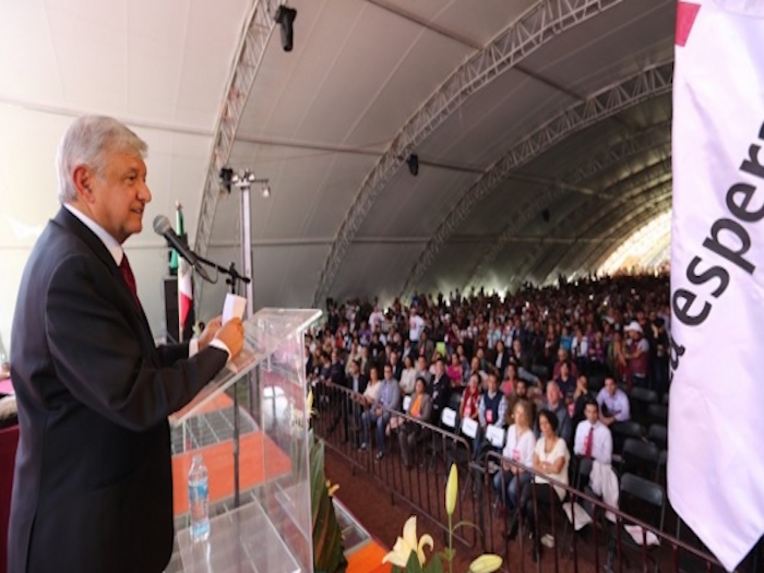 AMLO exige renuncia de Videgaray por devaluación del peso