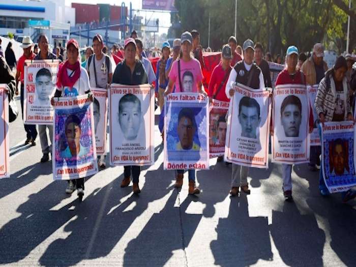 Padres de los 43 y Sedena aceptan reunirse con diputados del caso Iguala