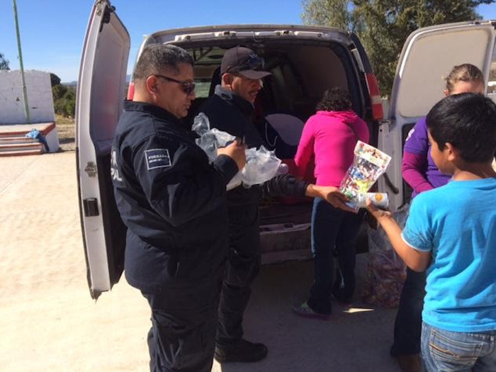 Conviven policías de Saltillo con niños de ejidos