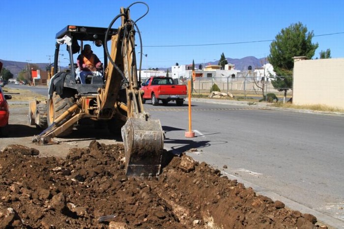 Saltillo: Llevan a familias línea de agua potable