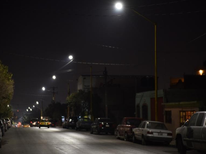 Renuevan alumbrado en tradicionales calles de Saltillo