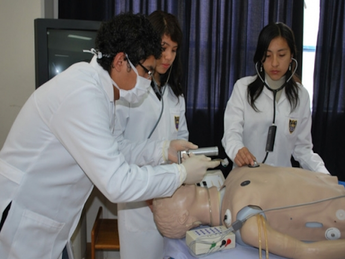 Pasantes de medicina, en riesgo de ataques criminales