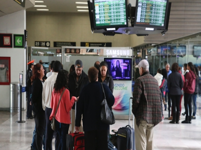 Senadores evitan clase turista y pagan hasta 154 mil pesos por viajar a Londres