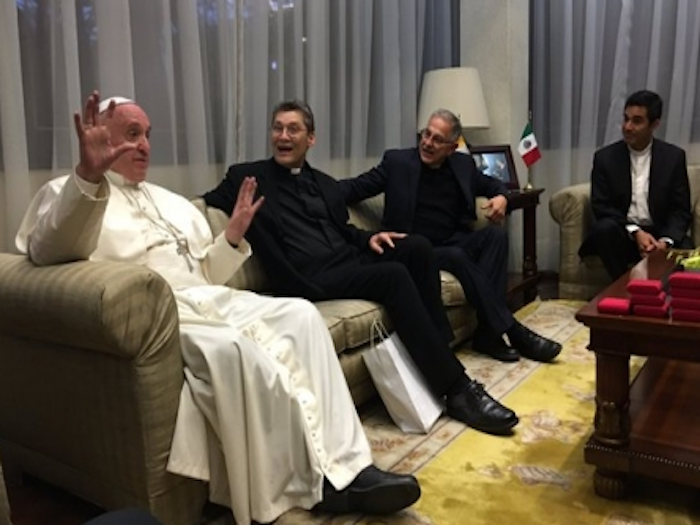 Sostiene el Papa breve encuentro con jesuitas en la Nunciatura