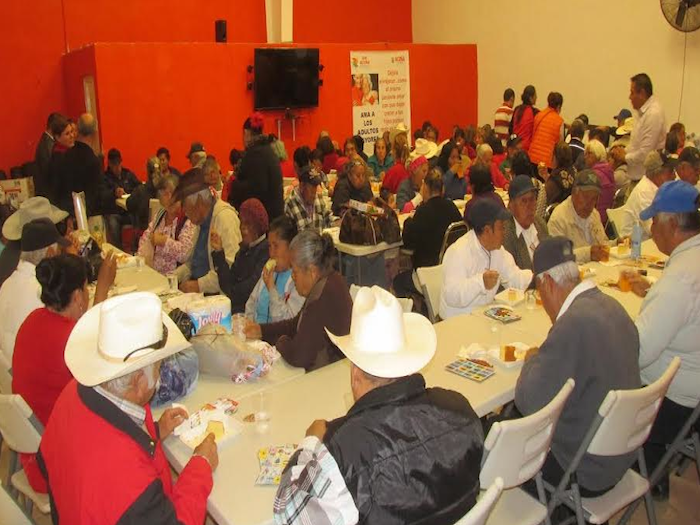 CON CONVIVENCIA Y LOTERÍA,  ADULTOS MAYORES CELEBRARON SU AMISTAD