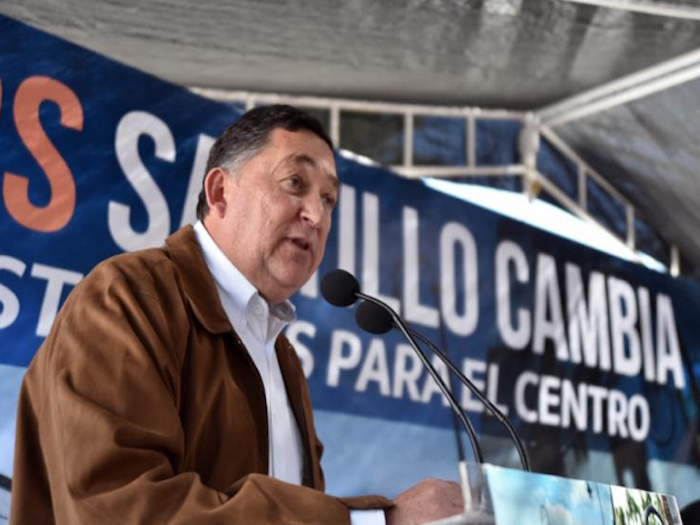 Inaugura Isidro obra histórica en calle Allende