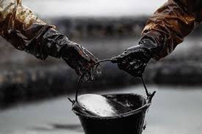 Exportaciones petroleras de México se hundieron 49% en enero