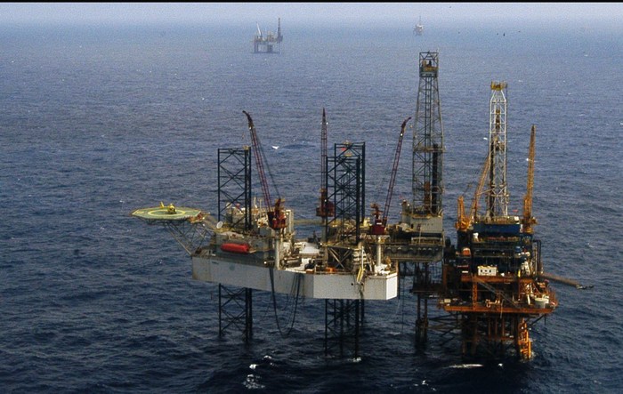Tres personas mueren en un incendio en plataforma de Pemex