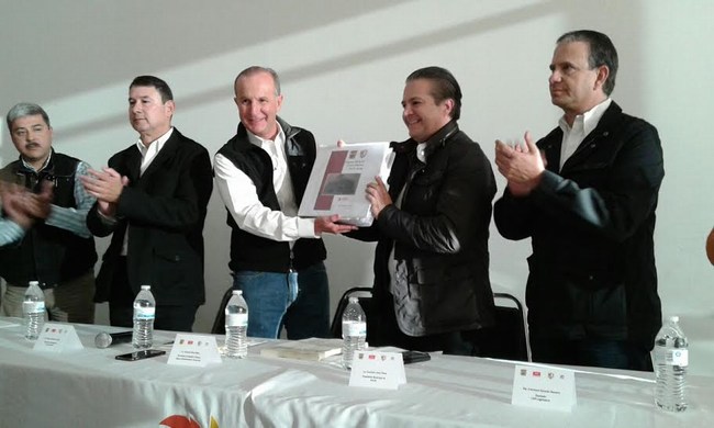 Recibe Acuña su plan director de desarrollo urbano.