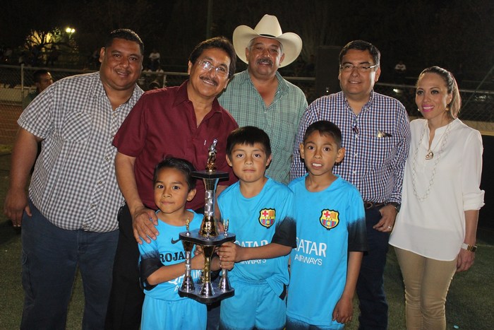 Compromiso con el Deporte, Lenin puso a rodar el Balón en Sabinas