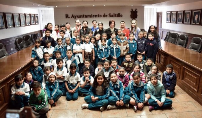 Visitan 50 niños la Presidencia Municipal de Saltillo
