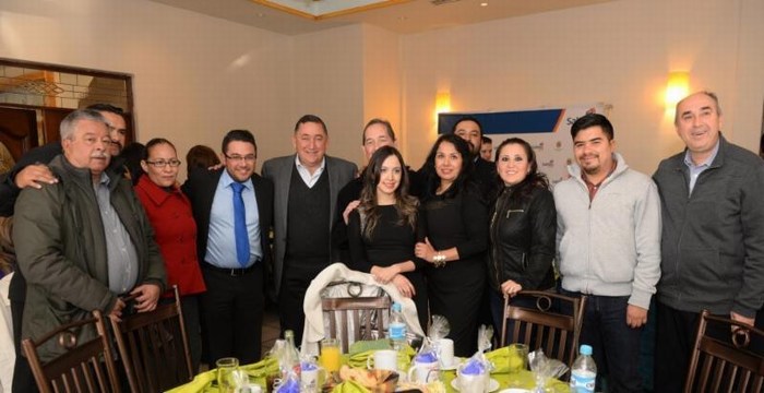 Saltillo: Felicita Isidro a los dentistas en su día