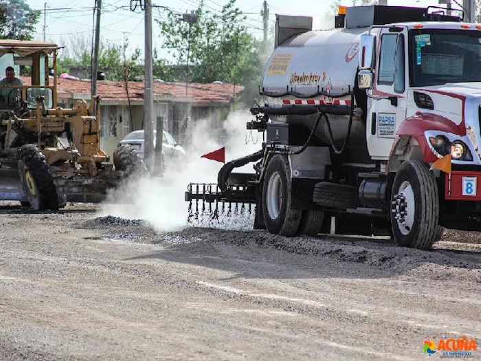 ACUÑA:CUADRILLAS DE IMAGEN URBANA Y SIMAS TRABAJAN EN LA REPARACIÓN DE CALLES.