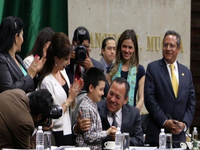 "No quiero ser como ustedes", dice niño genio a diputados
