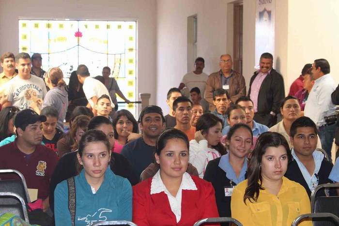 Sabinas: Becas para 1400 estudiantes de Nivel Medio y Superior