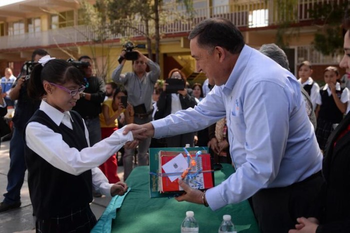 Felicita Isidro a jóvenes por trabajar por Saltillo