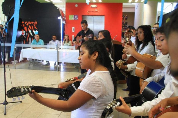 Disfrutan saltillenses de cursos y talleres en el Biblioparque Sur