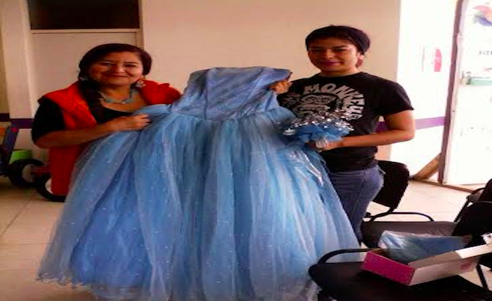ACUÑA: INVITA EL DIF A DONAR O PRESTAR VESTIDOS PARA QUINCEAÑERAS.