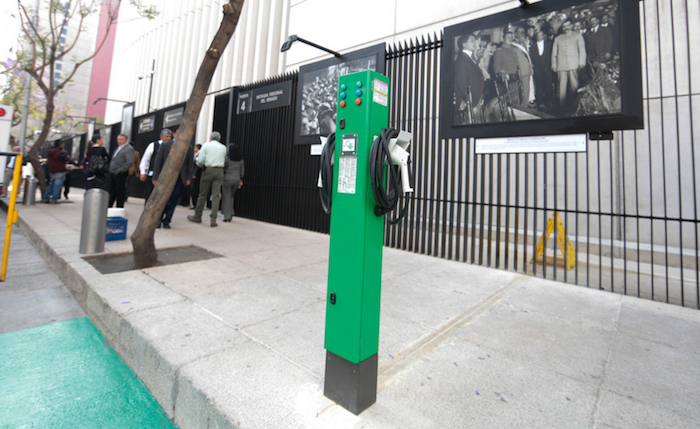 Senado inaugurará dos puntos de recarga para coches eléctricos en CDMX
