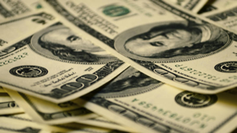 CUBA PLANEA ELIMINAR EL IMPUESTO DE 10% AL DÓLAR
