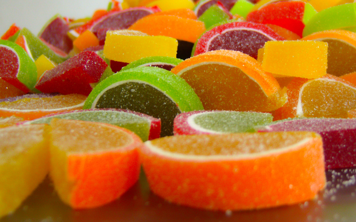 Estudiantes crean gomitas para combatir las caries