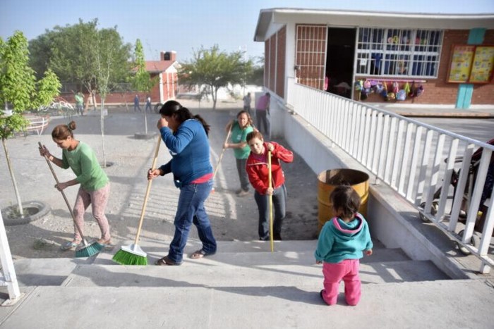 Pone Municipio manos a la obra en escuelas de Saltillo