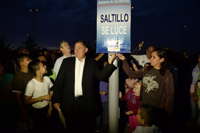 Saltillo: Colonos de Mirasierra disfrutan de nuevo sistema de alumbrado