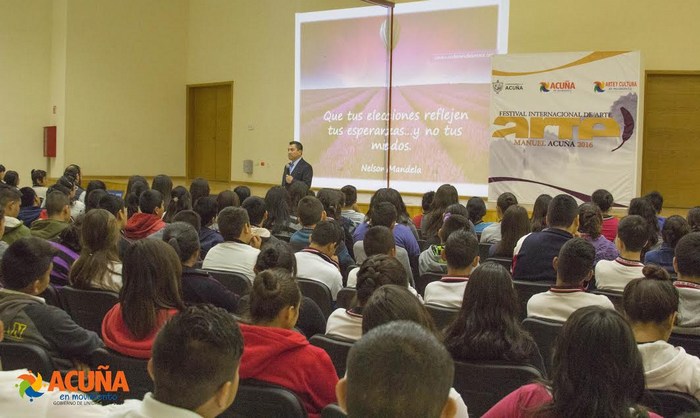 Acuña: Motivan a jóvenes con conferencia “ser o no ser, el poder de mis decisiones”