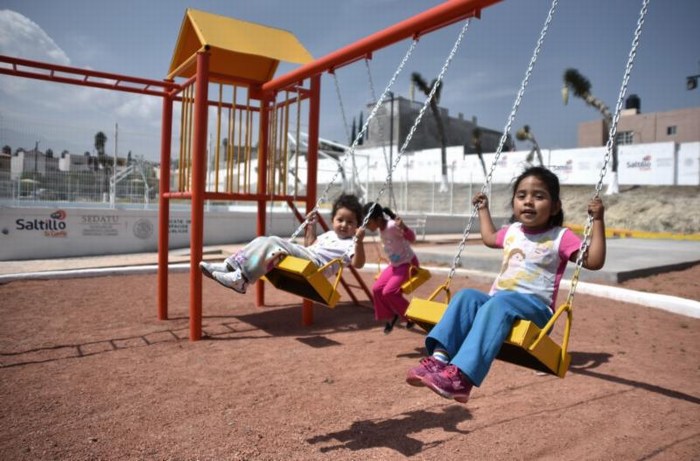 Saltillo: Inaugura Isidro plaza en Parajes de Oriente
