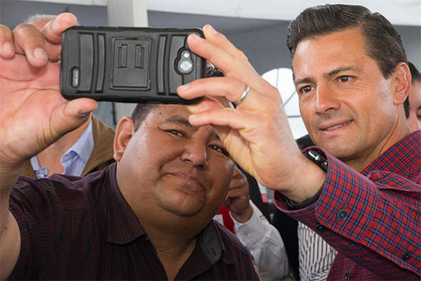 Popularidad del presidente Peña Nieto se desploma a un ‘mínimo histórico’