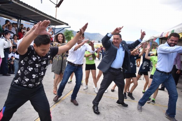 Saltillo: Premia Isidro a Secundaria 3