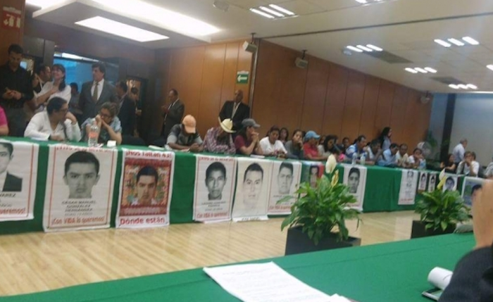 Padres de los 43 rechazan mecanismo de seguimiento propuesto por SRE