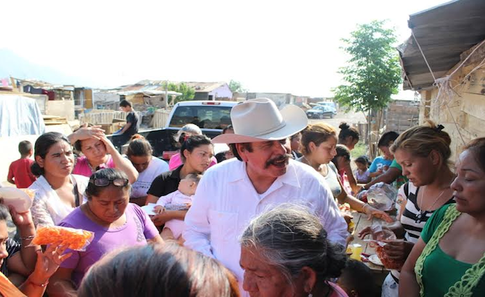 Visita Armando Guadiana colonias en Saltillo