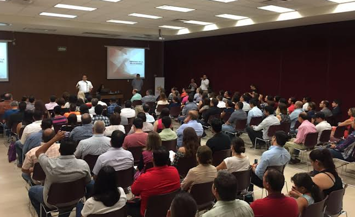 Gestiona Javier Guerrero platicas para emprendedores